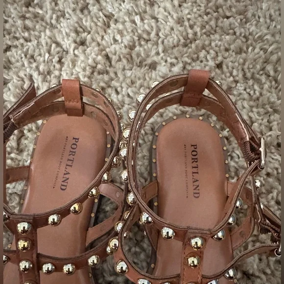 Portland boot company women’s studded, gold gladiator sandals, Size 8 1/2 - Picture 5 of 7